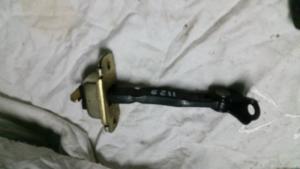 ограничитель открывания двери